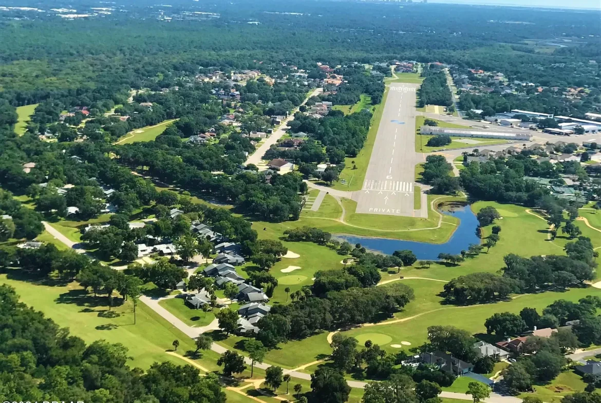 Spruce Creek (7FL6) Airpark with 4000 ft. paved runway