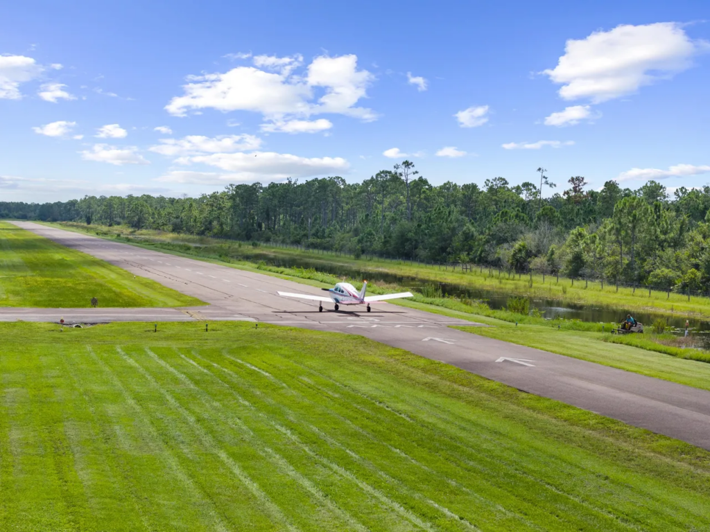 Plane on taxiway at Pine Shadows Airpark in Lake Wales, Florida
